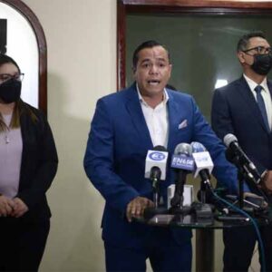 Cualquier parecido con Chávez en Venezuela es pura coincidencia: En 26 meses, gobierno de Bukele endeuda a El Salvador con cifra récord