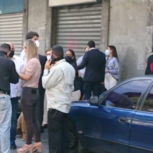 #RegionCapital DENUNCIA Siguen los abusos en Chacao: solidaridad entre vecinos y comerciantes paralizó un embargo que adelantaba FOSPUCA en un negocio familiar en el casco de Chacao.