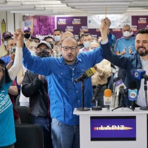¡Esperanza, cambio e independencia! Carlos Julio Rojas declina y apoya a Ecarri: “La alcaldía de Caracas será la gran promotora económica de la prosperidad
