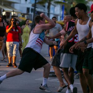 La otra cara de Miami: Impulsan la ‘tolerancia cero’ en South Beach, jefe de policía del condado dice que no funcionará
