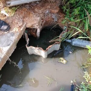 Estado Miranda: Christian Chirinos alertó que mirandinos viven sobre botes de aguas negras en medio de la pandemia de COVID-19
