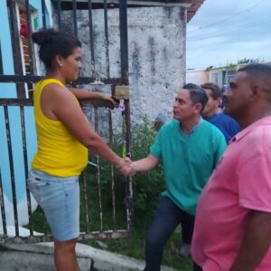 Carlos Luis Pérez: Visita a la urbanización Juan Pablo ll caminado junto a sus habitantes
