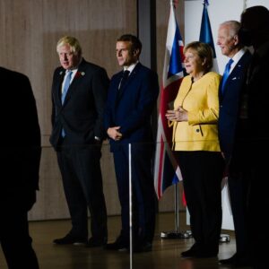 Economía: Estados Unidos acuerda hacer retroceder los aranceles europeos al acero y al aluminio