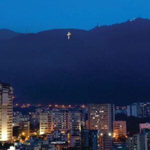 Maduro encendió la Cruz del Ávila