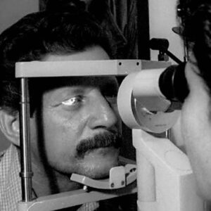 Historia: El médico que logró resolver el enigma de una epidemia que dejó a 50,000 cubanos con problemas de visión