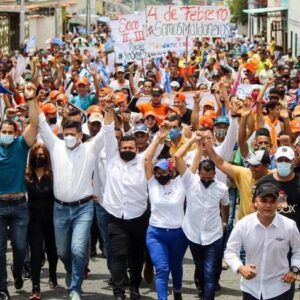 El chavismo y la oposición venezolana dan la batalla en el feudo de los Chávez