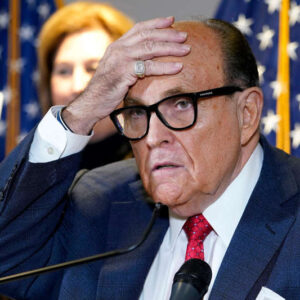 Rudy Giuliani admite bajo juramento que obtuvo algunas de sus «pruebas» de presunto fraude electoral de Facebook