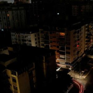 Aunque lo normal es no tenerla: Nuevamente corte de electricidad afectó a Caracas y varios estados del país