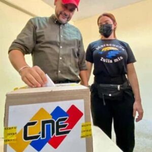 Gobernador Omar Prieto ejerció su derecho al voto y felicitó a la población zuliana por su masiva participación en las megaelecciones 2021