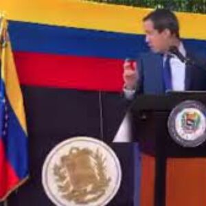 «Todo se derrumbó»: El set de prensa de Juan Guaidó