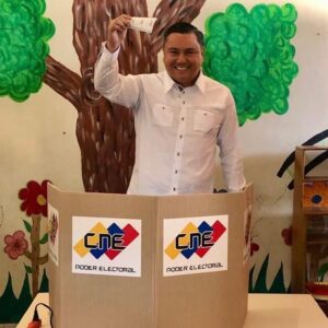 En Carabobo Bertucci votó por un cambio para Venezuela: “No permitamos que una minoría decida”