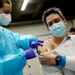 La COVID-19: sigue cobrado vidas en centros de salud, poniendo en riesgo personal y servicios médicos