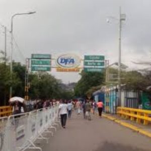 Ureña: Colombia tomó iniciativa de reabrir paso peatonal con Venezuela por el Puente Francisco de Paula Santander