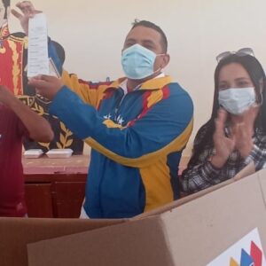 Zulia: Candidato a Alcalde del Psuv Jorge Nava en Miranda cumplió con el voto