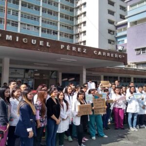 Reportan renuncia masiva de médicos de la terapia intensiva del Hospital Pérez Carreño