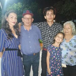 Adolfo Superlano envía acompañado de su familia un mensaje de Año Nuevo a todo el pueblo de Barinas