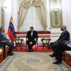 Maduro regresa competencia sobre Centro de Arte Lía Bermúdez al Gobernador Rosales