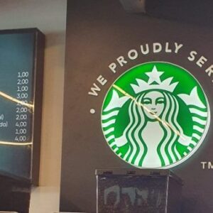 Retiran el logo del falso Starbucks de Las Mercedes