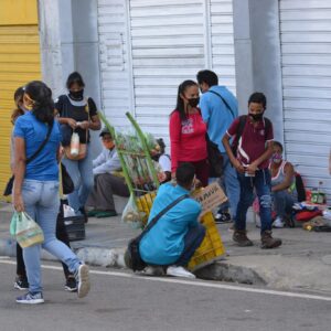Observatorio venezolano de finanzas: Una familia necesita alrededor de US$100 mensuales para adquirir la Canasta de Supervivencia