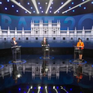 Duro debate de los aspirantes en Chile: «Cero inmigración irregular», promete candidato presidencial