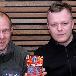 Dos hombres del Reino Unido en la cárcel después de comprar fraudulentamente un raspadito ganador