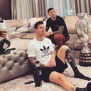 Deportes: Messi, Di María, Paredes y la Copa América en París: la foto de entrecasa que revolucionó las redes y la reacción de Neymar