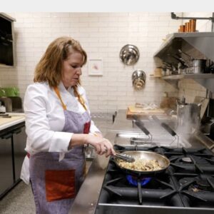 Restaurantes preocupados por variante ómicron: “escasez de mano de obra, y alza de los precios de la comida”