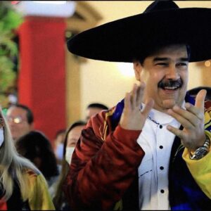 De la ridiculez a la estrategia: “Superbigote” Maduro derrota al imperio y se convierte en Villancico