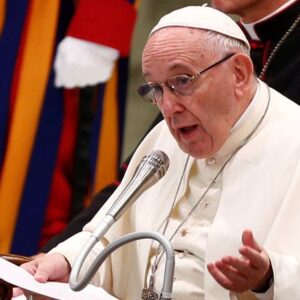 Italia: “El Papa está muriendo” y el Vaticano prepara el Cónclave, afirma reconocido periodista