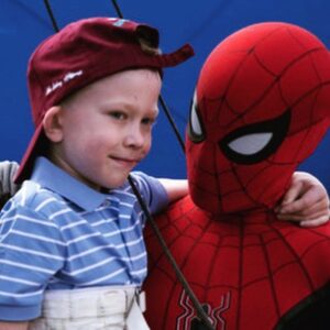 Niño que salvó a su hermana del ataque de un perro asistió a la grabación de Spider-Man: No Way Home