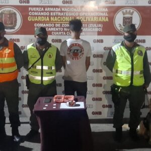 Zulia: Detenido joven en el Puente Rafael Urdaneta en posesión de presunta droga Ver video