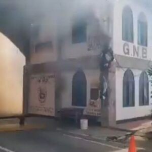 Ong Control Ciudadano: se incendia por completo sede del Comando de la GNB en la Colonia Tovar