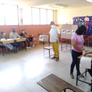 Barinas: Candidatos acuden a sufragar durante  jornada electoral en completa normalidad