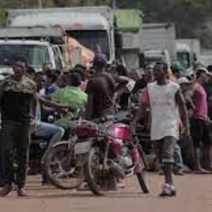 Bolívar: Vía a Brasil permanece cerrada por protesta de comunidades indígenas de   Sifontes, denunciando a grupos armados irregulares en la zona