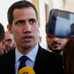 Asamblea Nacional electa en 2015 prorrogó su período y mantiene a Guaidó como «Presidente» ahora «encargado» Vea Vídeo