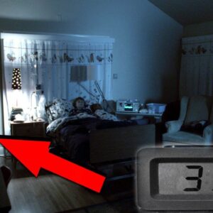 El misterio del tiempo muerto: «3:33 AM»