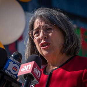 Siguiendo el ejemplo de otras regiones: Miami dará una identificación a indocumentados