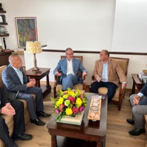 Gobernadores de Zulia, Barinas y Cojedes se reunieron con embajador James Story