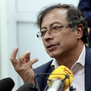 Elecciones: Petro, Hernández y Betancourt encabezan la última encuesta para las presidenciales en Colombia
