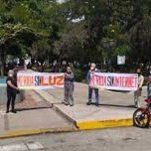 Mérida: Gran protesta de ciudadanos en la Plaza Bolívar por continuas fallas en servicios públicos