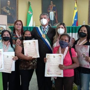 Alcalde de Mara condecora a 12 mujeres por su destacada labor en la defensa de sus derechos