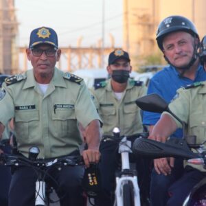 Alcalde Gustavo Fernández entrega motocicletas, bicicletas y uniformes a Polisur