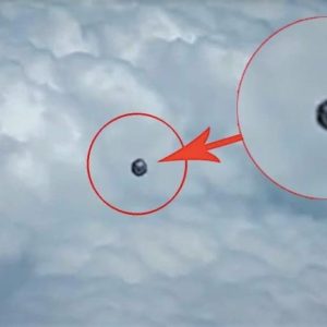 «OVNI Cubo» grabado por pilotos comerciales en Colombia (Video)