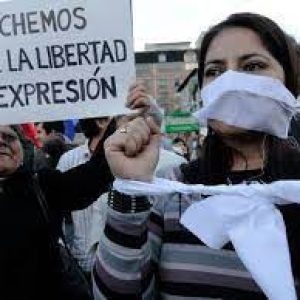 Derechos en peligro: a la información y a la libertad de expresión