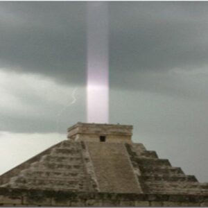 Las pirámides que «lanzan misteriosos rayos de luz» hacia el espacio