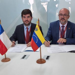 Autoridades aeronáuticas de Venezuela y Chile  amplin rutas de vuelos comerciales