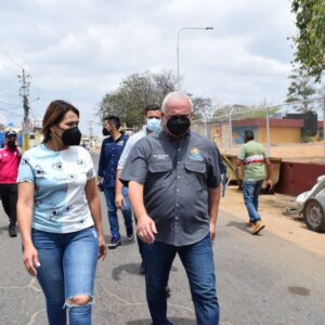 El alcalde sureño recorrió varias parroquias este Jueves Santo
