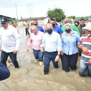 Gobernador Manuel Rosales presente en el Sur del Lago de Maracaibo con acciones y no palabras