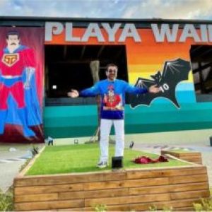 El nuevo ridículo de Lacava: Inauguración de la plaza «Superbigote»