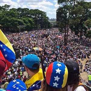 Partidos sordos ante el reclamo popular:  Mejores y no simplemente distintos